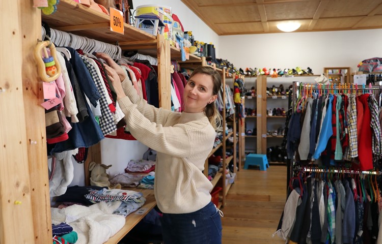 In Sabrina Müllers Laden «Moskito Kids Second Hand» gibt es Kleider für alle Altersklassen. In Sabrina Müllers Laden «Moskito Kids Second Hand» gibt es Kleider für alle Altersklassen.