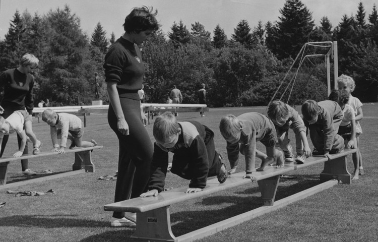 Seit einem halben Jahrhundert setzt sich «Jugend+Sport» für die Nachwuchsathletinnen und -athleten ein. Seit einem halben Jahrhundert setzt sich «Jugend+Sport» für die Nachwuchsathletinnen und -athleten ein.