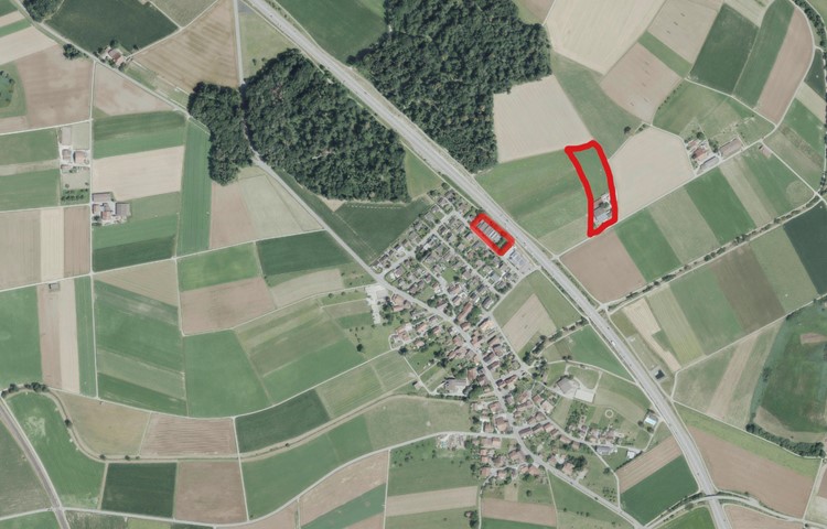 Die beiden Grundstücke mit Antennen (rot umrandet) lägen nahe beieinander. Die beiden Grundstücke mit Antennen (rot umrandet) lägen nahe beieinander.