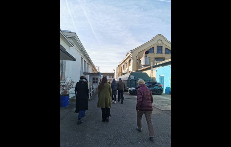 Das Kesselhaus (rechts) ist beinahe noch im Originalzustand, früher stand hier noch ein Kamin.