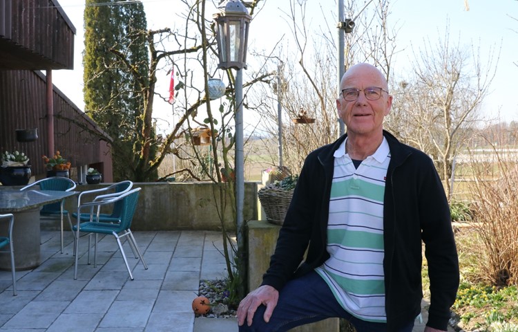 Martin Günthardt hat auf dem Rosenhof früh den Stall digitalisiert und Solarzellen montiert – und dann ganz auf die Karte Feuerwehr gesetzt, der er in der Politik treu blieb: Er präsidiert die Kommission der Feuerwehr Weinland, die mittlerweile auch das Gebiet Kohlfirst umfasst. Martin Günthardt hat auf dem Rosenhof früh den Stall digitalisiert und Solarzellen montiert – und dann ganz auf die Karte Feuerwehr gesetzt, der er in der Politik treu blieb: Er präsidiert die Kommission der Feuerwehr Weinland, die mittlerweile auch das Gebiet Kohlfirst umfasst.