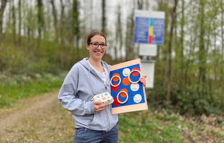 Ausgangspunkt für den Osterspazierweg von Sarah Gnädinger ist der Start des Vitaparcours. Und ja, eine Eierschachtel spielt auch eine Rolle beim Quiz. Ausgangspunkt für den Osterspazierweg von Sarah Gnädinger ist der Start des Vitaparcours. Und ja, eine Eierschachtel spielt auch eine Rolle beim Quiz.
