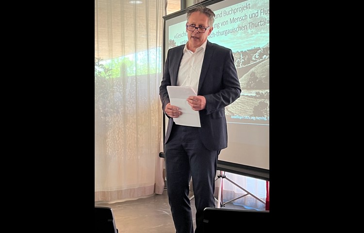 Awel-Chef Christoph Zemp ist fasziniert von der Geschichte der Thur, die eine grosse Bedeutung für die Region hat.