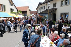 Frühlingshaftes Markttreiben Frühlingshaftes Markttreiben
