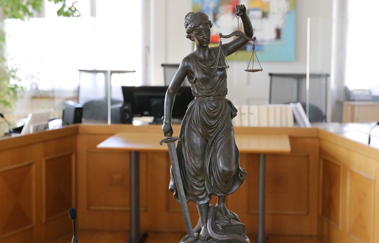 Justitia im Gerichtssaal von Andelfingen. Justitia im Gerichtssaal von Andelfingen.