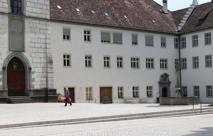 Der Abttrakt rechts neben der Klosterkirche. Der Abttrakt rechts neben der Klosterkirche.