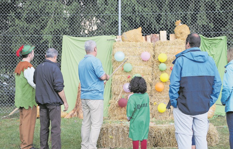 Gar nicht so einfach, das Mittelalter: Mit dem Pfeil einen Ballon zu treffen, gelang längst nicht allen. Gar nicht so einfach, das Mittelalter: Mit dem Pfeil einen Ballon zu treffen, gelang längst nicht allen.