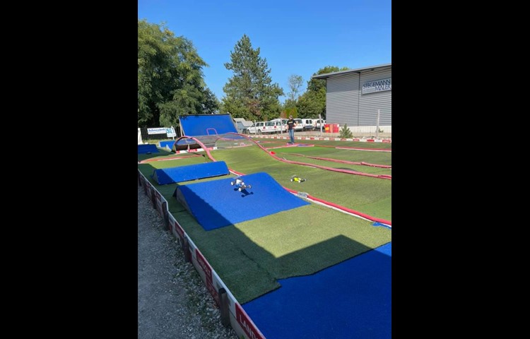 Auf der Rennstrecke des RC Clubs Wyland wird es im Rahmen der Schweizer Meisterschaft heiss zu und hergehen. Als Offroadpiste enthält sie zahlreiche Sprungelemente.