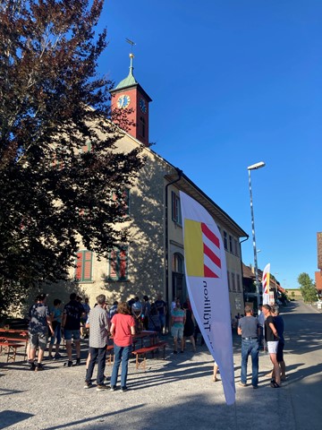Fast wie einst als Schule oder Gemeindehaus: Am Ideenabend belebten Menschen das Haus mit dem Uhrturm. Fast wie einst als Schule oder Gemeindehaus: Am Ideenabend belebten Menschen das Haus mit dem Uhrturm.