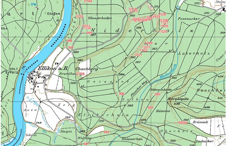 Beim Stein 1021 startet Route 1. Die Uferroute 2 führt zu Stein 1032 und 997. Beim Stein 1021 startet Route 1. Die Uferroute 2 führt zu Stein 1032 und 997.