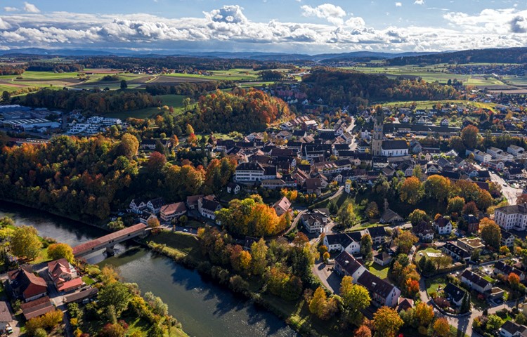 Die Kandidatinnen und Kandidaten für den neuen Gemeinderat der fusionierten Gemeinden stammen alle aus Andelfingen. Die Kandidatinnen und Kandidaten für den neuen Gemeinderat der fusionierten Gemeinden stammen alle aus Andelfingen.