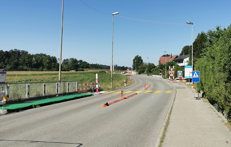 Die letzten Arbeiten neben dem Schulhaus Trüllikon stehen an. Die letzten Arbeiten neben dem Schulhaus Trüllikon stehen an.