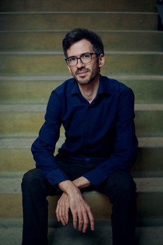 Der Uhwieser Lukas Linder schreibt Sätze wie gemeisselt. Jedes Wort stimmt, und keines ist zu viel.