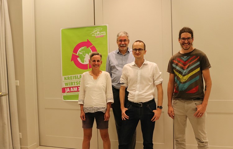 Regierungsrat Martin Neukom (3. v. l.) mit Ulrike Schelling, Thomas Feer und Bruno Arnold. Regierungsrat Martin Neukom (3. v. l.) mit Ulrike Schelling, Thomas Feer und Bruno Arnold.