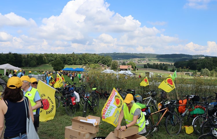 Auch wegen dem Widerstand, im Bild die Kundgebung vom 28. August, werde es nicht das Weinland sein. Auch wegen dem Widerstand, im Bild die Kundgebung vom 28. August, werde es nicht das Weinland sein.