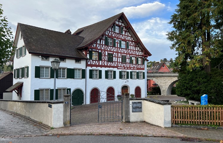 Das Notariat Feuerthalen betreut acht Gemeinden und ist im Gemeindehaus untergebracht. Das Notariat Feuerthalen betreut acht Gemeinden und ist im Gemeindehaus untergebracht.