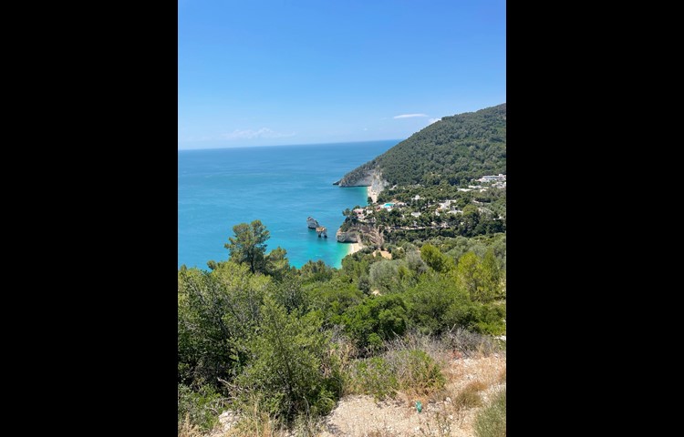 Auf der Tour kam er an manch prächtige Aussichtsstelle. Hier auf der Gargano-Halbinsel an der Adriaküste.