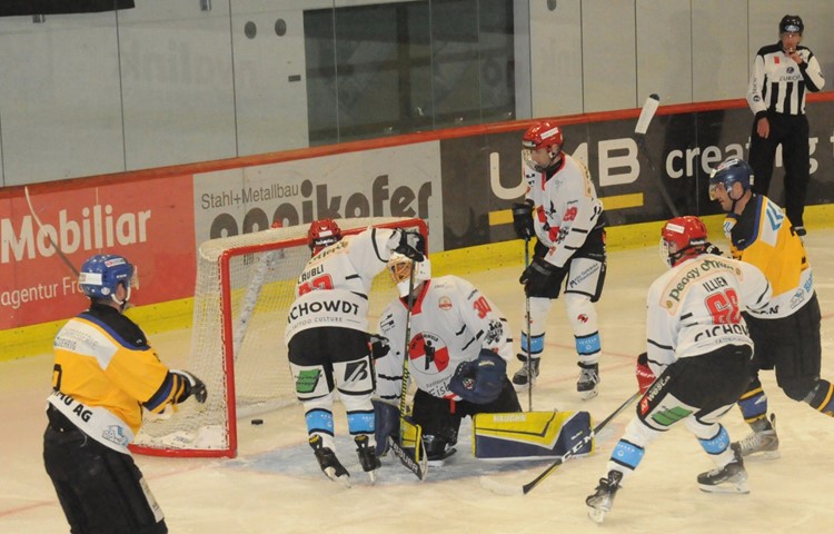 Neuzugang Raphael Schoop (Mitte) trifft in Überzahl zum 2:1 für den EHC Wilen-Neunforn. Neuzugang Raphael Schoop (Mitte) trifft in Überzahl zum 2:1 für den EHC Wilen-Neunforn.