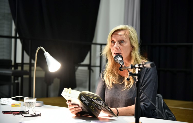 Christine Brand, bekannteste Schweizer Krimi-Autorin, las aus dem Buch «Der Unbekannte». Christine Brand, bekannteste Schweizer Krimi-Autorin, las aus dem Buch «Der Unbekannte».