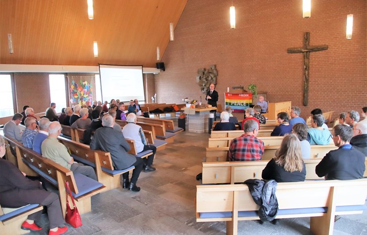 53 Stimmberechtigte besuchten die erste Budgetversammlung der neuen Kirchgemeinde Weinland Mitte. 53 Stimmberechtigte besuchten die erste Budgetversammlung der neuen Kirchgemeinde Weinland Mitte.