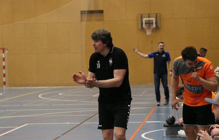 Der HC Andelfingen von Trainer Julius Marcinkevicius erfüllte die Pflicht und hält den Anschluss an die Spitze. Der HC Andelfingen von Trainer Julius Marcinkevicius erfüllte die Pflicht und hält den Anschluss an die Spitze.