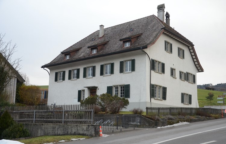 Das Flaacher Pfarrhaus braucht eine Aussenrenovation. Die Arbeiten sollen im Frühling beginnen. Das Flaacher Pfarrhaus braucht eine Aussenrenovation. Die Arbeiten sollen im Frühling beginnen.