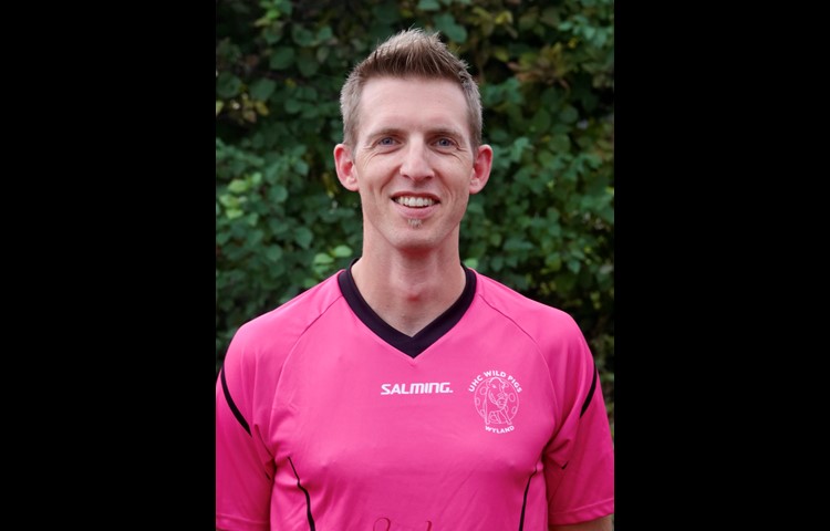 Thomas Bühler im Dress des UHC Wild Pigs, zu dessen Gründungsmitgliedern er zählt.