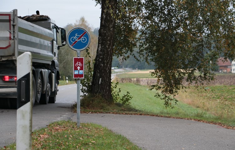 Der Kanton muss für eine «angemessene Dichte» von Velowegen sorgen. Der Kanton muss für eine «angemessene Dichte» von Velowegen sorgen.