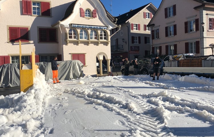 Unten kalt, oben warm – an der Schneebar gibts auch Glühwein. Unten kalt, oben warm – an der Schneebar gibts auch Glühwein.