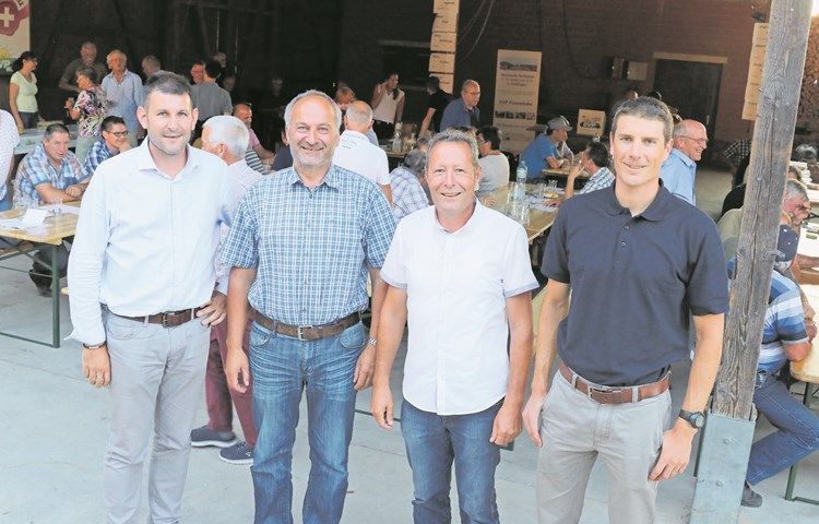 Matthias Stutz, Konrad Langhart, Paul Mayer und Michael Trachsel (v.l.) steigen für die SVP in den Kantonsratswahlkampf. Matthias Stutz, Konrad Langhart, Paul Mayer und Michael Trachsel (v.l.) steigen für die SVP in den Kantonsratswahlkampf.