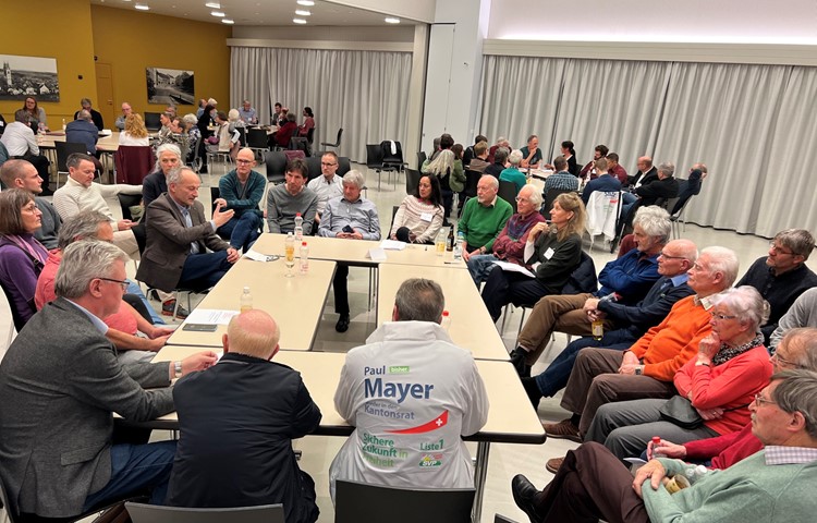 Die Bisherigen Martin Farner, Konrad Langhart, Paul Mayer und Sibylle Jüttner diskutierten über Verkehr. Die Bisherigen Martin Farner, Konrad Langhart, Paul Mayer und Sibylle Jüttner diskutierten über Verkehr.