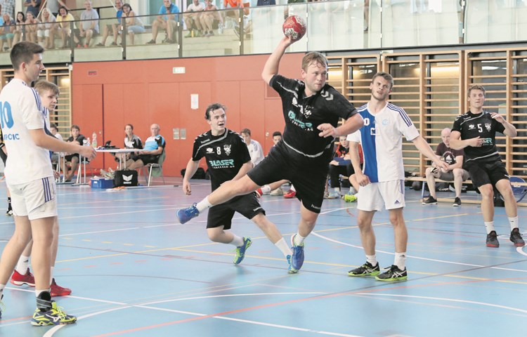 Zwölf Andelfinger Teams nehmen am Heimturnier teil. Die Herren 1 feiern zudem ihre Premiere als Erstligisten. Zwölf Andelfinger Teams nehmen am Heimturnier teil. Die Herren 1 feiern zudem ihre Premiere als Erstligisten.