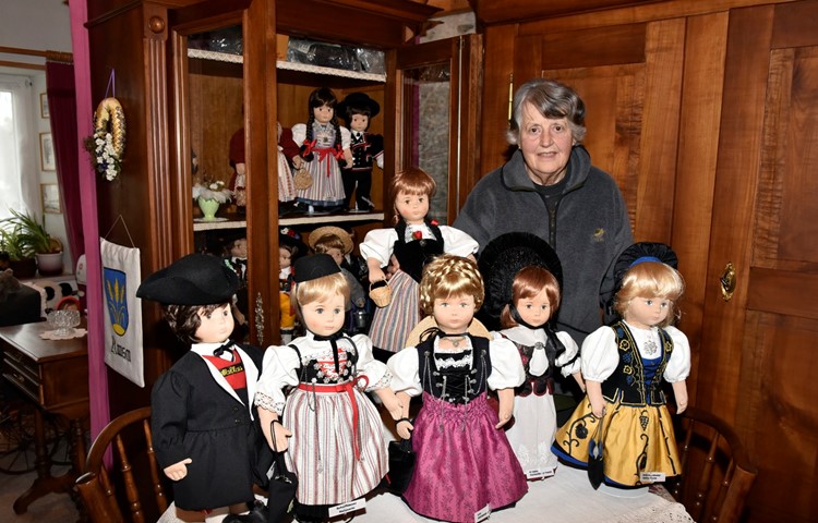 Elisabeth Ruh fertigte 36 Puppen mit originalgetreuer Tracht an, sechs davon sind männlich. Elisabeth Ruh fertigte 36 Puppen mit originalgetreuer Tracht an, sechs davon sind männlich.
