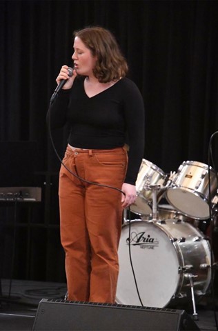 Shona Rae beim Auftritt an der Werkschau der Kantonsschule Im Lee. Shona Rae beim Auftritt an der Werkschau der Kantonsschule Im Lee.