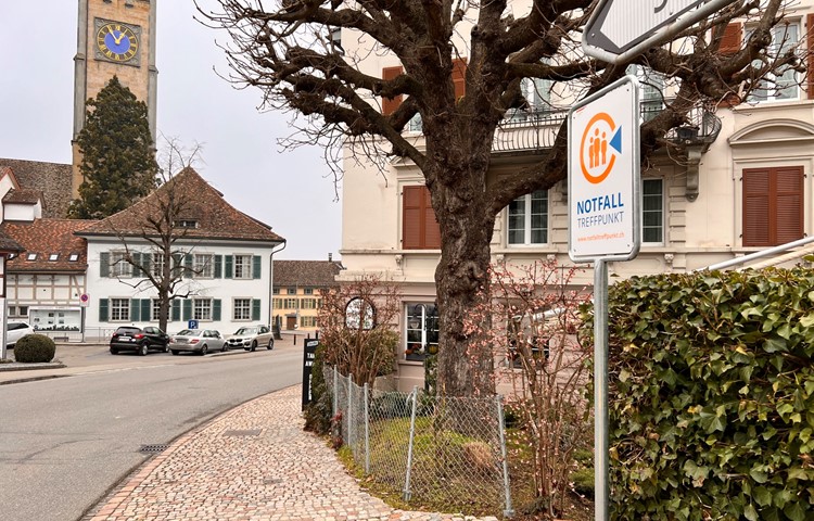 Nicht der Platz ist gemeint, sondern der Löwensaal: Notfalltreffpunkt Andelfingen. Nicht der Platz ist gemeint, sondern der Löwensaal: Notfalltreffpunkt Andelfingen.