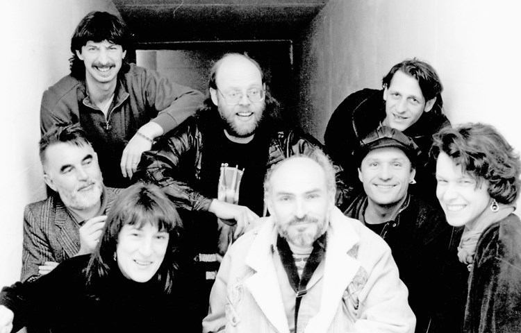 Die Augarten Blues Band um Markus Halmer (hinten links) und Roland «Säntis» Rüfli (hinten Mitte) feiert zehn Jahre nach ihrem letzten Konzert ihr Comeback. Die Augarten Blues Band um Markus Halmer (hinten links) und Roland «Säntis» Rüfli (hinten Mitte) feiert zehn Jahre nach ihrem letzten Konzert ihr Comeback.