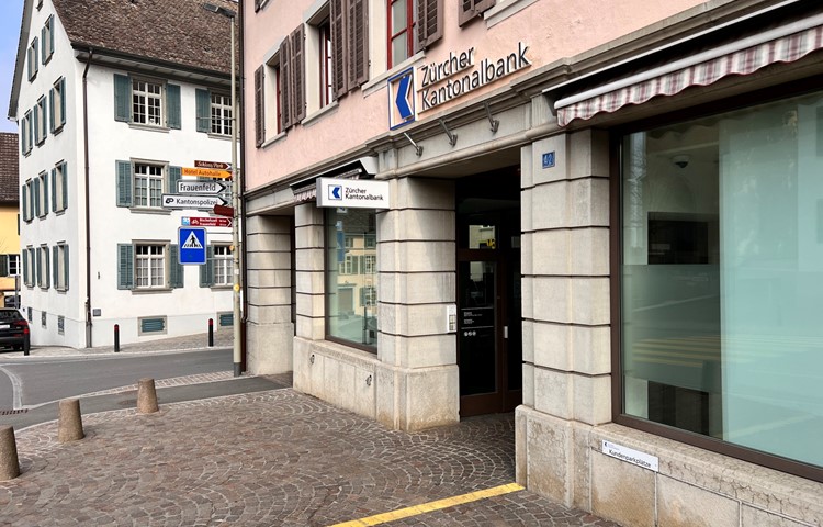 Die ZKB in Andelfingen. Die ZKB in Andelfingen.