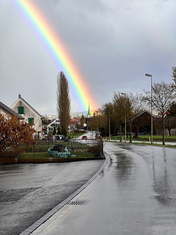 Wie weiter in der Kirchgemeinde Seuzach-Thurtal? Im Bild am Ende des Regenbogens die ebenfalls dazugehörende Kirche Thalheim. Wie weiter in der Kirchgemeinde Seuzach-Thurtal? Im Bild am Ende des Regenbogens die ebenfalls dazugehörende Kirche Thalheim.