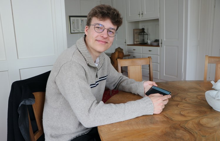 Jan Birmanns hat sich mit seiner Maturarbeit für das Finale von «Schweizer Jugend forscht» qualifiziert. Jan Birmanns hat sich mit seiner Maturarbeit für das Finale von «Schweizer Jugend forscht» qualifiziert.