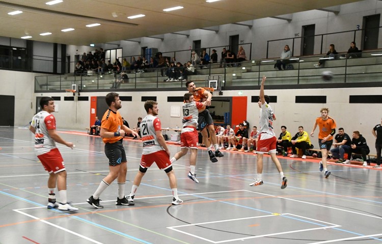 Im Hinspiel im Dezember 2022 (Bild) unterlag der HCA (orange) Horgen/Wädenswil auswärts mit 22:33. Im Hinspiel im Dezember 2022 (Bild) unterlag der HCA (orange) Horgen/Wädenswil auswärts mit 22:33.