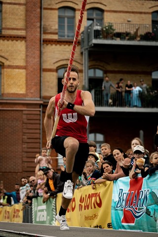 Mittlerweile startet der Chilene für die Leichtathletikvereinigung Winterthur und springt wieder regelmässig über fünf Meter hoch.