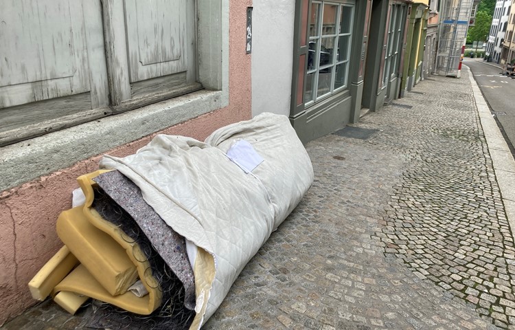 Neulich in der Schaffhauser Neustadt … auf dem Zettel ein aufmunterndes «Gratis». Wer könnte da widerstehen? Neulich in der Schaffhauser Neustadt … auf dem Zettel ein aufmunterndes «Gratis». Wer könnte da widerstehen?