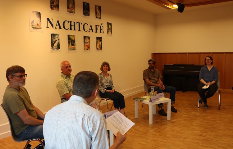 Im Wirthensaal diskutierten (v.l.) Christian Stocker, Christian Bottlang, Marianne Bilger, Urs Kamm, moderiert von Virginia Müller und Heinz-Jürgen Heckmann (mit dem Rücken zur Kamera). Im Wirthensaal diskutierten (v.l.) Christian Stocker, Christian Bottlang, Marianne Bilger, Urs Kamm, moderiert von Virginia Müller und Heinz-Jürgen Heckmann (mit dem Rücken zur Kamera).