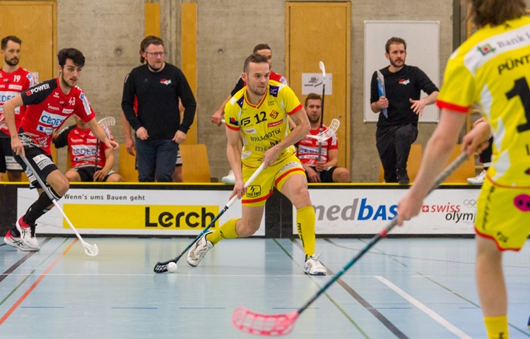 Daniel Keller tauscht das Rychenberg-Trikot mit demjenigen von TJ Sokol Kralovske Vinohrady aus Prag. Daniel Keller tauscht das Rychenberg-Trikot mit demjenigen von TJ Sokol Kralovske Vinohrady aus Prag.
