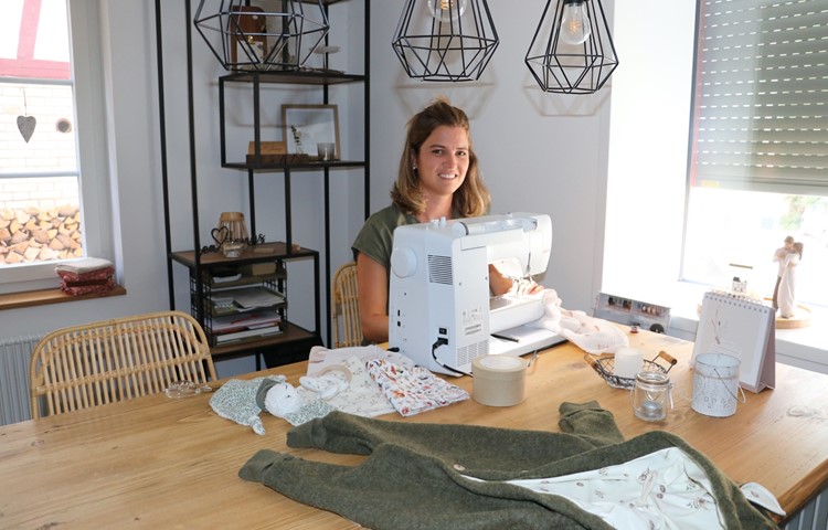 Lea Dätwyler liebt das kreative Arbeiten an der Nähmaschine. Lea Dätwyler liebt das kreative Arbeiten an der Nähmaschine.