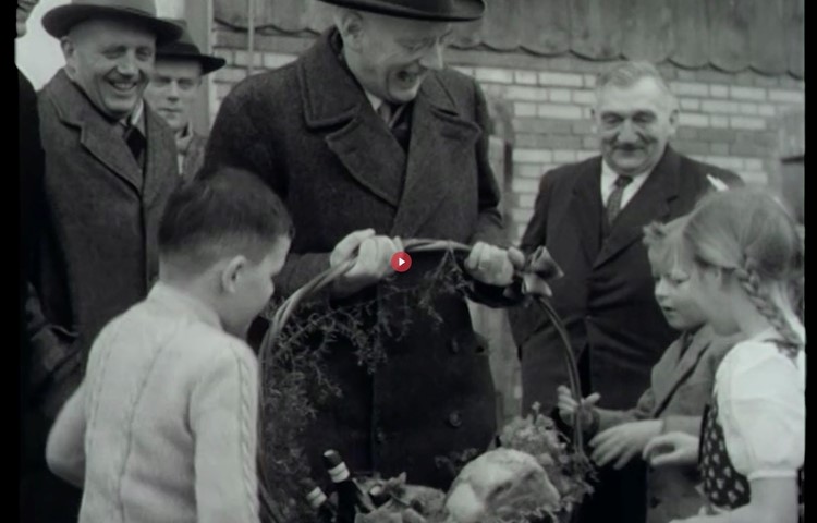 Szene mit Bundesrat aus der Filmwochenschau zu Stammheims grosser Festwoche im Jahr 1953. Szene mit Bundesrat aus der Filmwochenschau zu Stammheims grosser Festwoche im Jahr 1953.