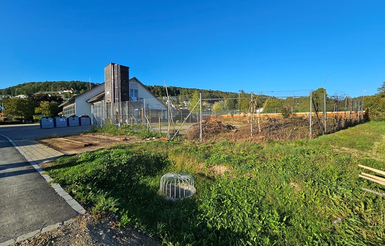 Auf dem Areal des alten Entsorgungsplatzes haben die Arbeiten für den Neubau begonnen. Auf dem Areal des alten Entsorgungsplatzes haben die Arbeiten für den Neubau begonnen.