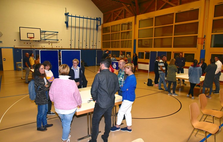 In Gruppen wurden die Grundfragen einer Bildungslandschaft zu Chancen, Wünschen, Gefahren und dem eigenen Mitwirken diskutiert. In Gruppen wurden die Grundfragen einer Bildungslandschaft zu Chancen, Wünschen, Gefahren und dem eigenen Mitwirken diskutiert.