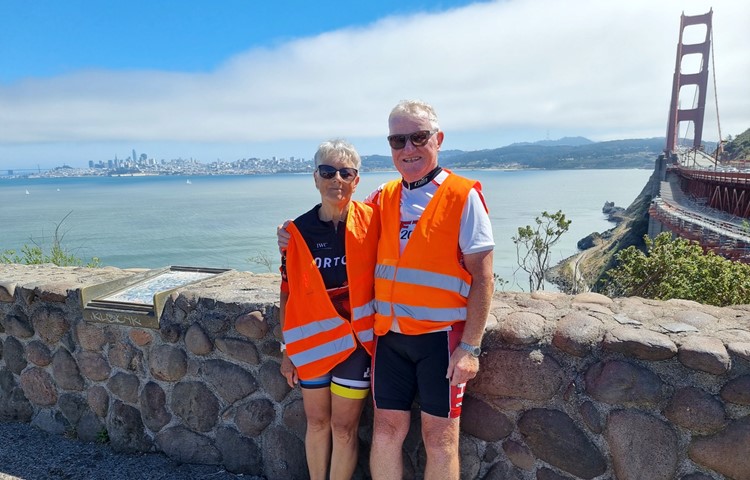 Ruth Meister Otth und Théo Otth fuhren mit ihren Velos von Vancouver entlang der Westküste bis nach San Diego. Ruth Meister Otth und Théo Otth fuhren mit ihren Velos von Vancouver entlang der Westküste bis nach San Diego.