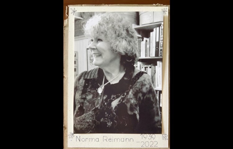 ... die ihre Mutter Norma Reimann selbst gestaltet hat.